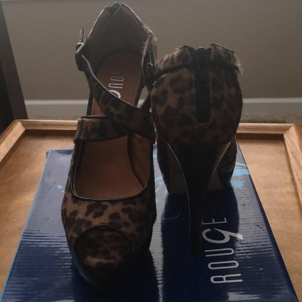 Animal print peep toe heel with platform